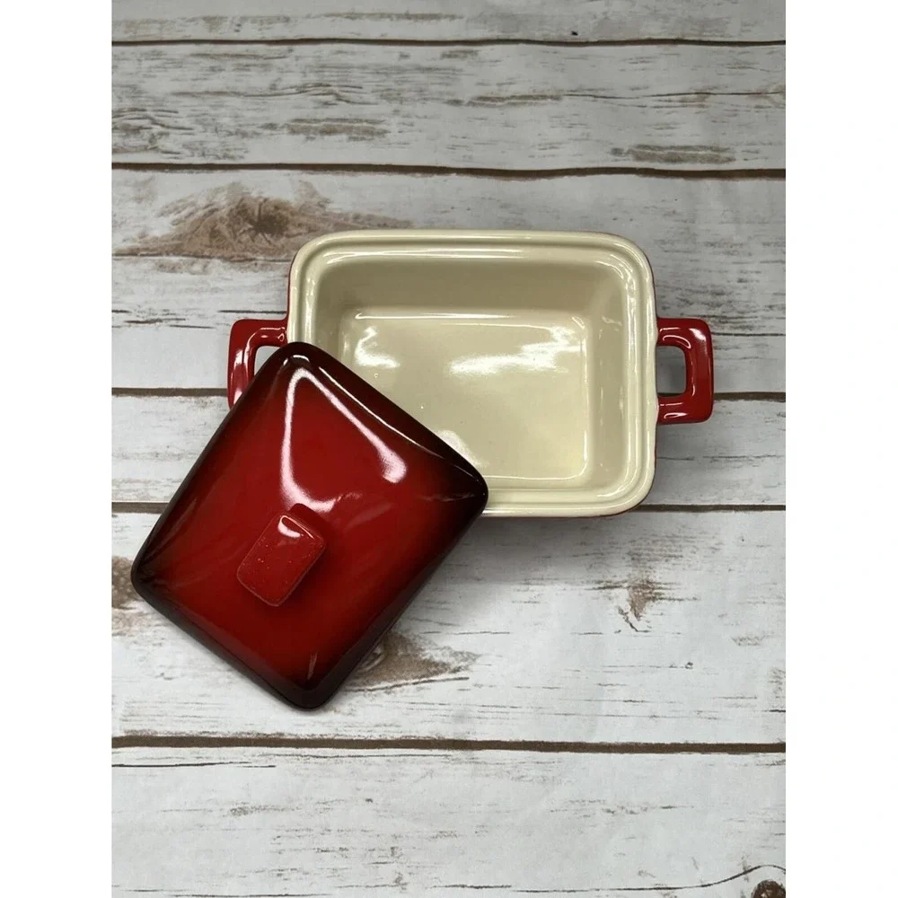 NEW Susan Winget (Set of 2) Covered Baker Ceramic Dish in Red